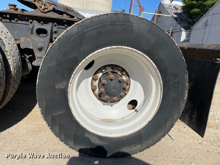 image for item DN4666 1989 International COF-9670  semi truck