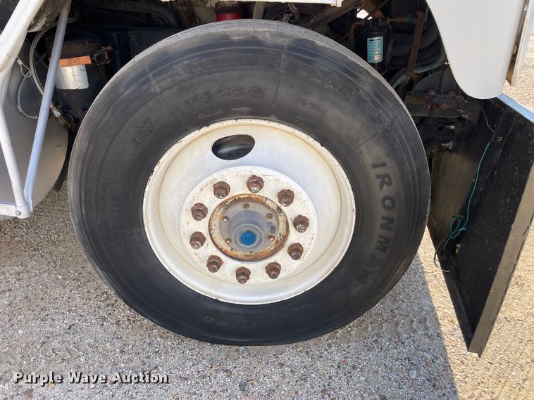 image for item DN4666 1989 International COF-9670  semi truck