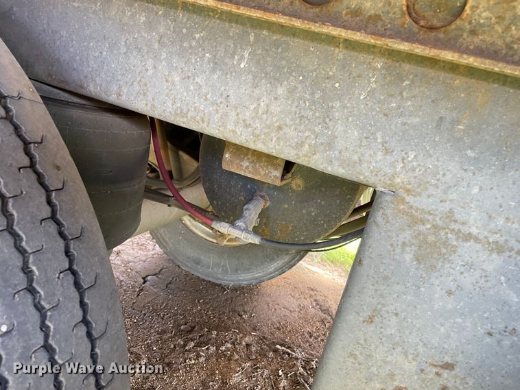 image for item DN4668 2001 Manac 48TAV  dry van trailer