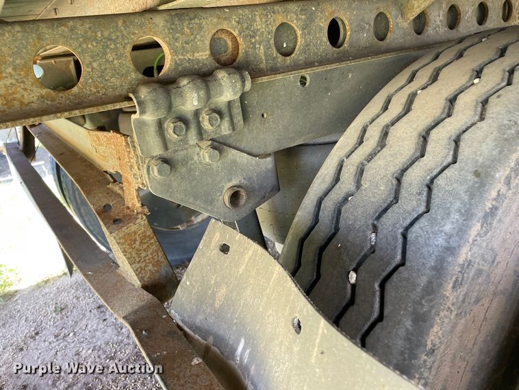 image for item DN4668 2001 Manac 48TAV  dry van trailer