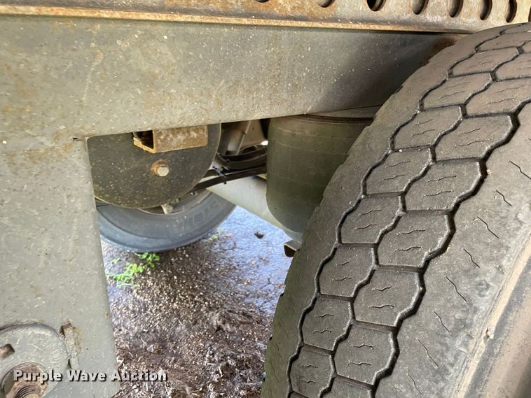 image for item DN4668 2001 Manac 48TAV  dry van trailer