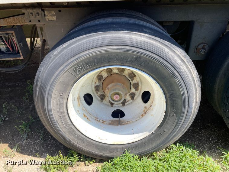 image for item DN4668 2001 Manac 48TAV  dry van trailer