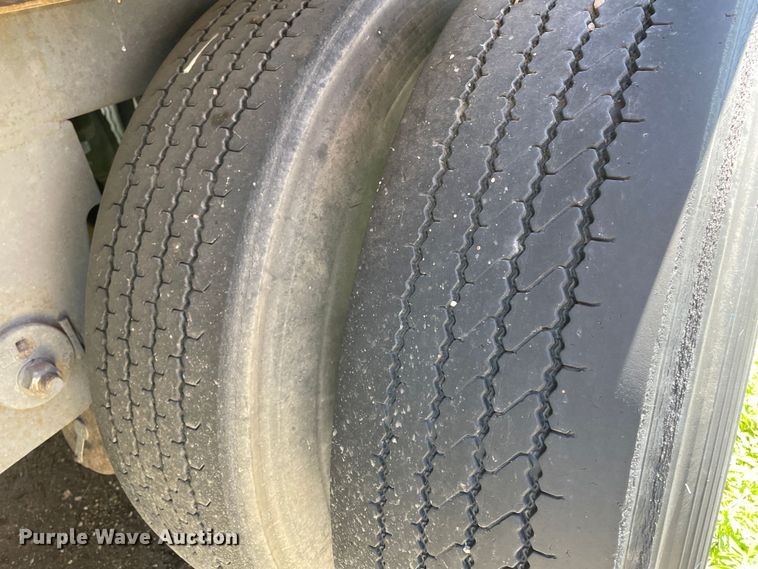 image for item DN4668 2001 Manac 48TAV  dry van trailer