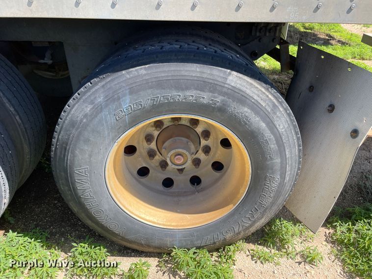 image for item DN4668 2001 Manac 48TAV  dry van trailer