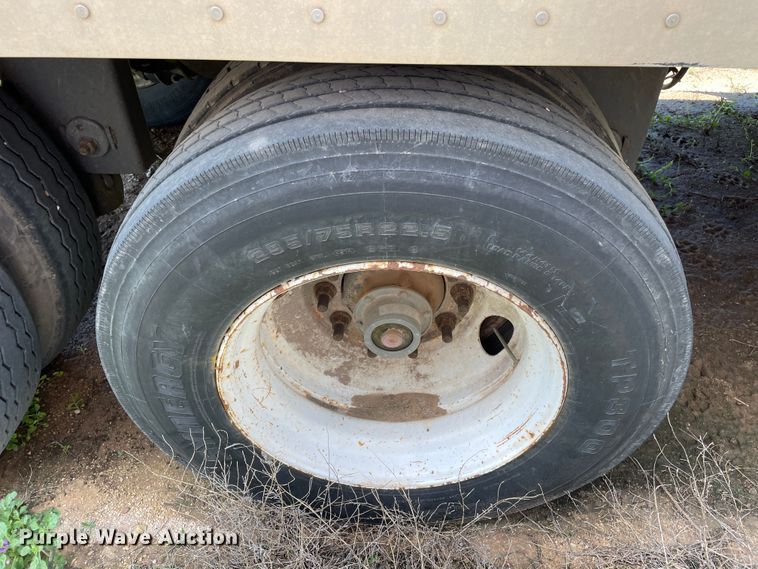 image for item DN4668 2001 Manac 48TAV  dry van trailer