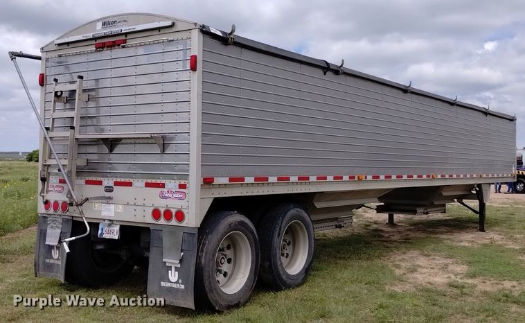 image for item DN6492 2011 Wilson DWH-551PW  grain trailer