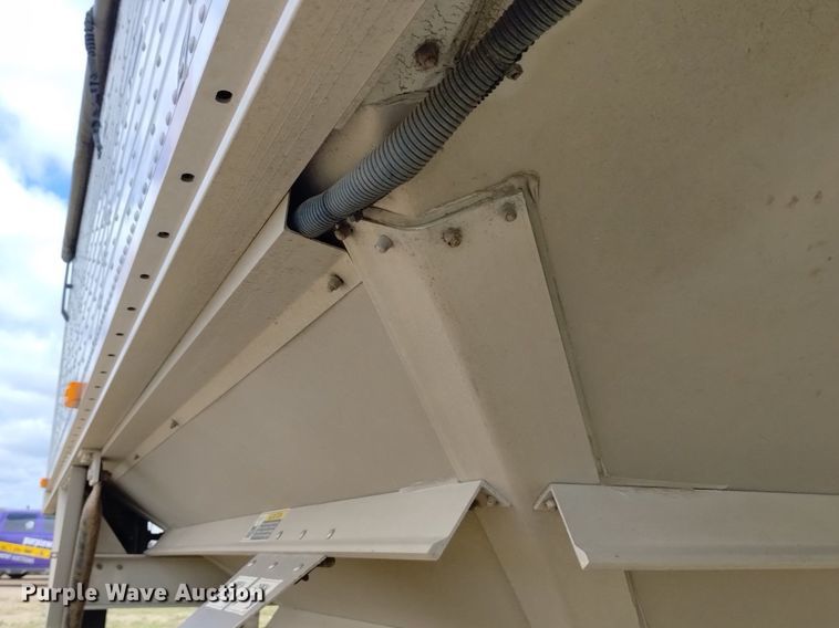 image for item DN6492 2011 Wilson DWH-551PW  grain trailer