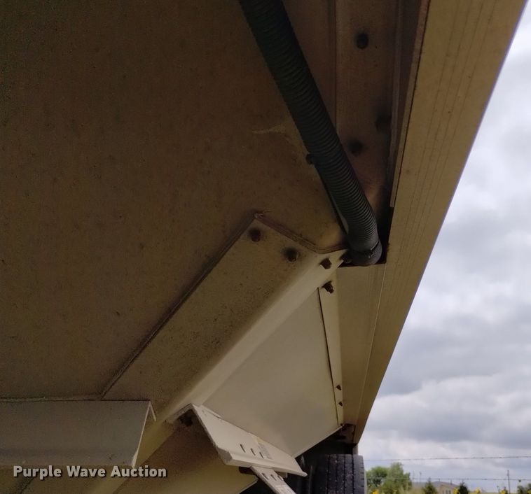 image for item DN6492 2011 Wilson DWH-551PW  grain trailer