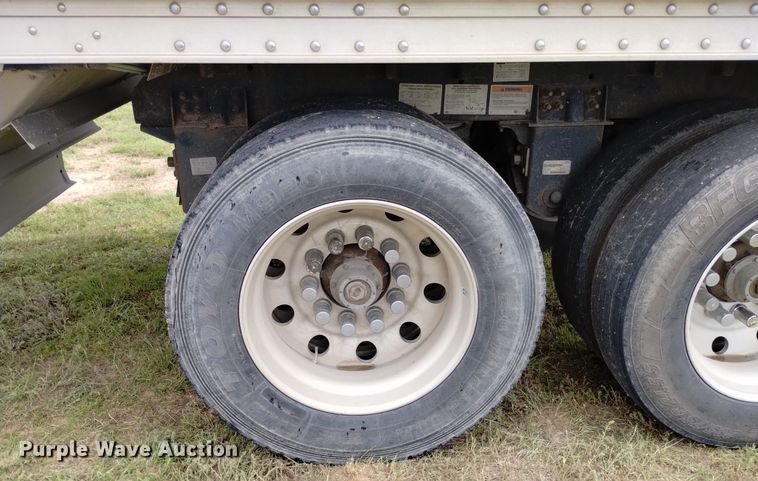 image for item DN6492 2011 Wilson DWH-551PW  grain trailer