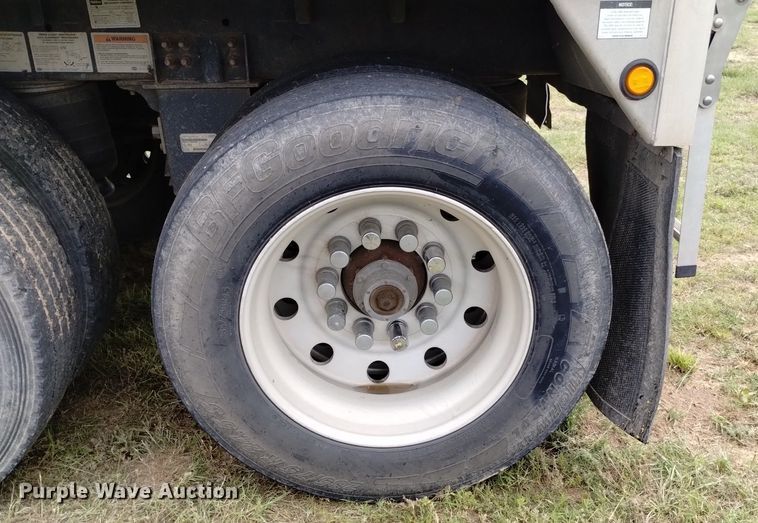 image for item DN6492 2011 Wilson DWH-551PW  grain trailer