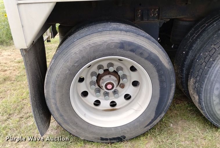 image for item DN6492 2011 Wilson DWH-551PW  grain trailer