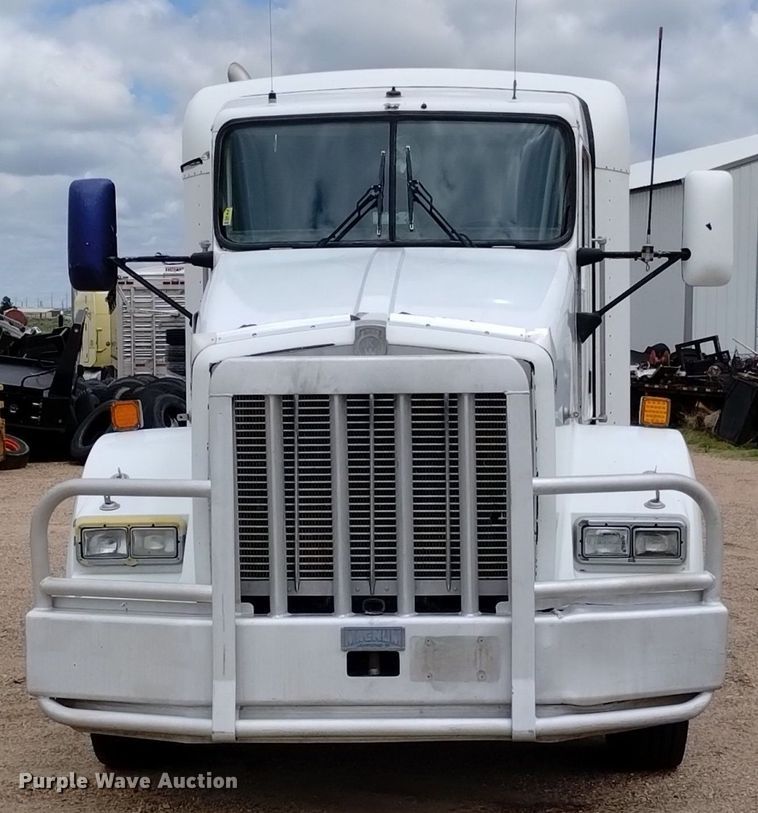 image for item DN6493 1999 Kenworth T800  semi truck