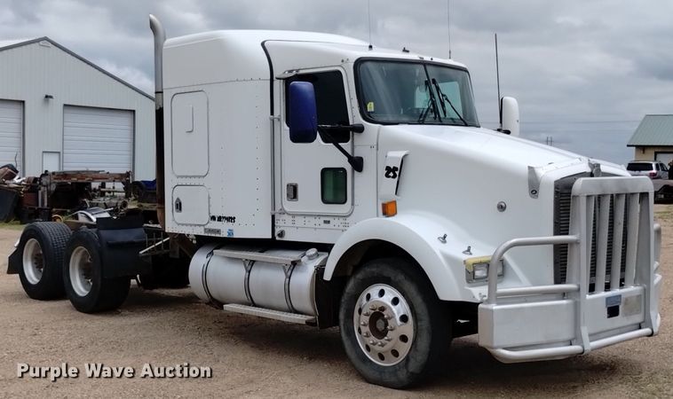 image for item DN6493 1999 Kenworth T800  semi truck