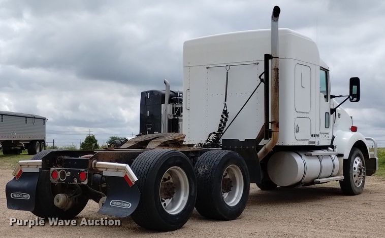 image for item DN6493 1999 Kenworth T800  semi truck