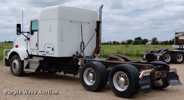 image for item DN6493 1999 Kenworth T800  semi truck