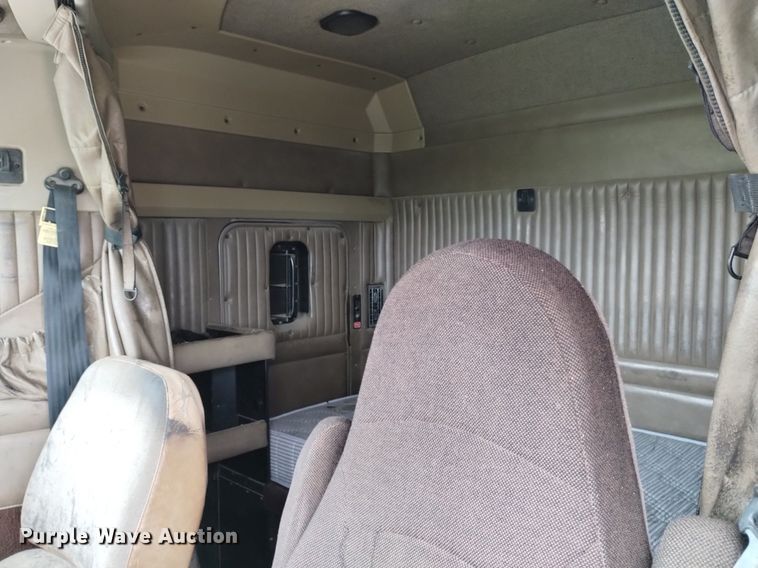 image for item DN6493 1999 Kenworth T800  semi truck