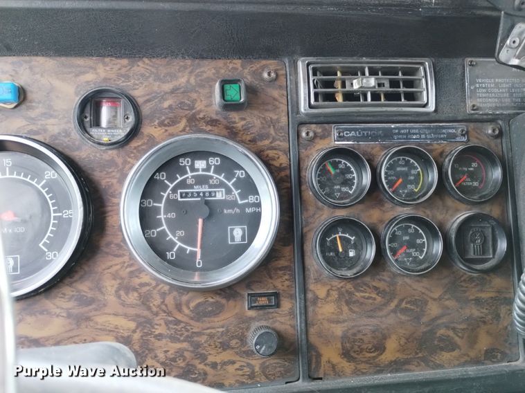 image for item DN6493 1999 Kenworth T800  semi truck