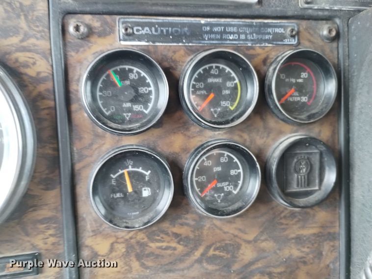 image for item DN6493 1999 Kenworth T800  semi truck