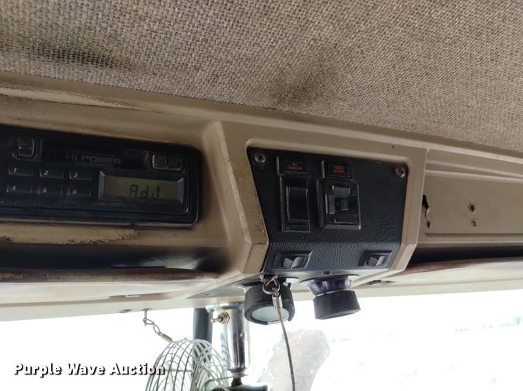 image for item DN6493 1999 Kenworth T800  semi truck