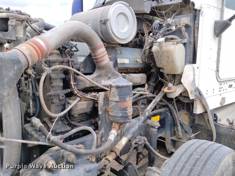 image for item DN6493 1999 Kenworth T800  semi truck