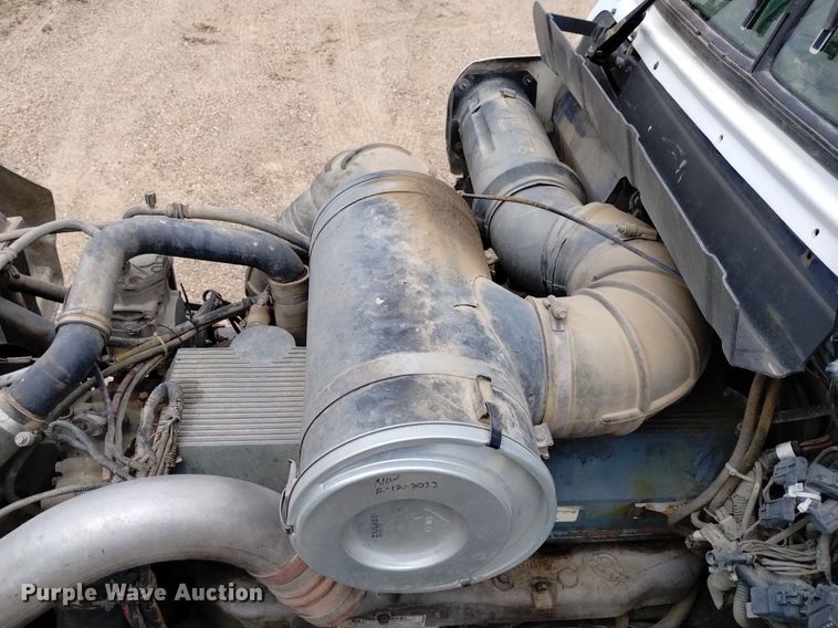 image for item DN6493 1999 Kenworth T800  semi truck