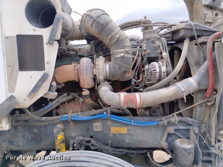 image for item DN6493 1999 Kenworth T800  semi truck