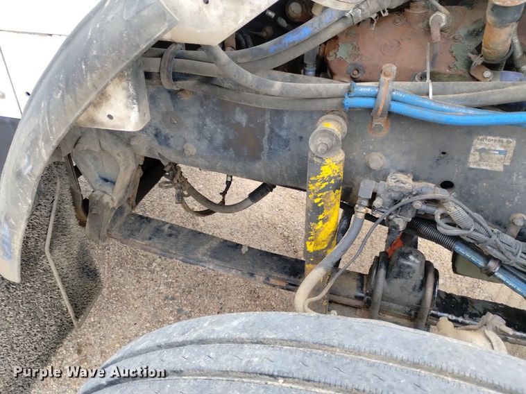 image for item DN6493 1999 Kenworth T800  semi truck