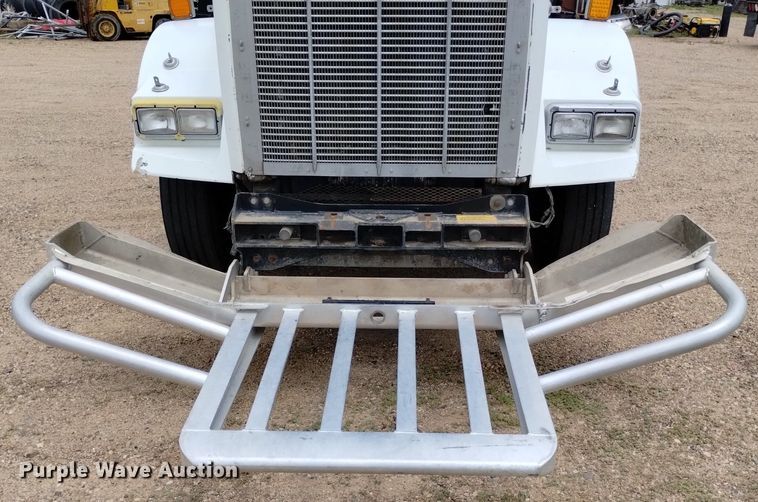 image for item DN6493 1999 Kenworth T800  semi truck