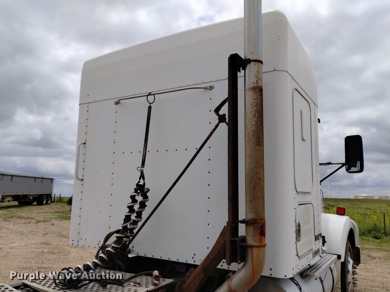 image for item DN6493 1999 Kenworth T800  semi truck