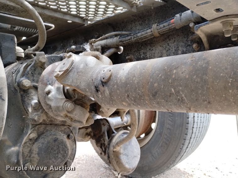 image for item DN6493 1999 Kenworth T800  semi truck