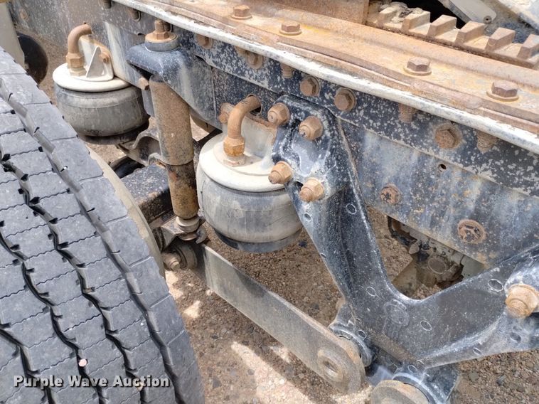 image for item DN6493 1999 Kenworth T800  semi truck