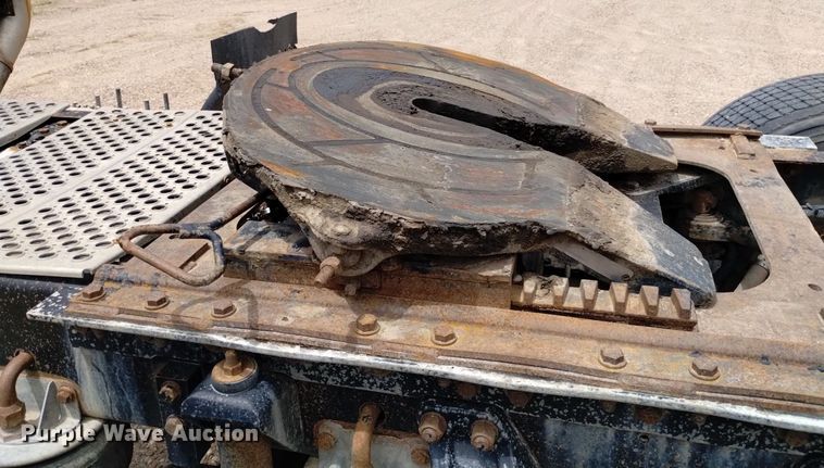 image for item DN6493 1999 Kenworth T800  semi truck