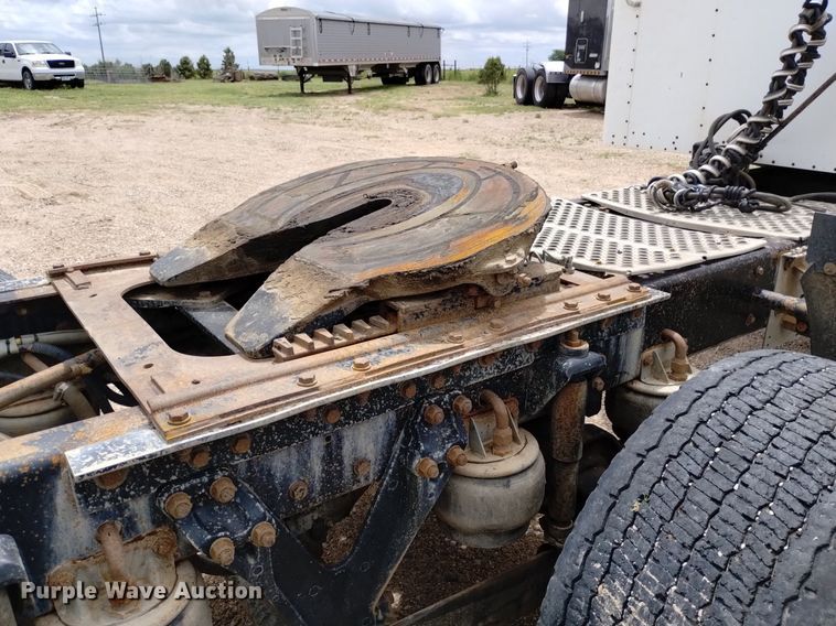 image for item DN6493 1999 Kenworth T800  semi truck