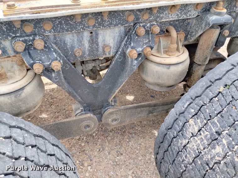 image for item DN6493 1999 Kenworth T800  semi truck