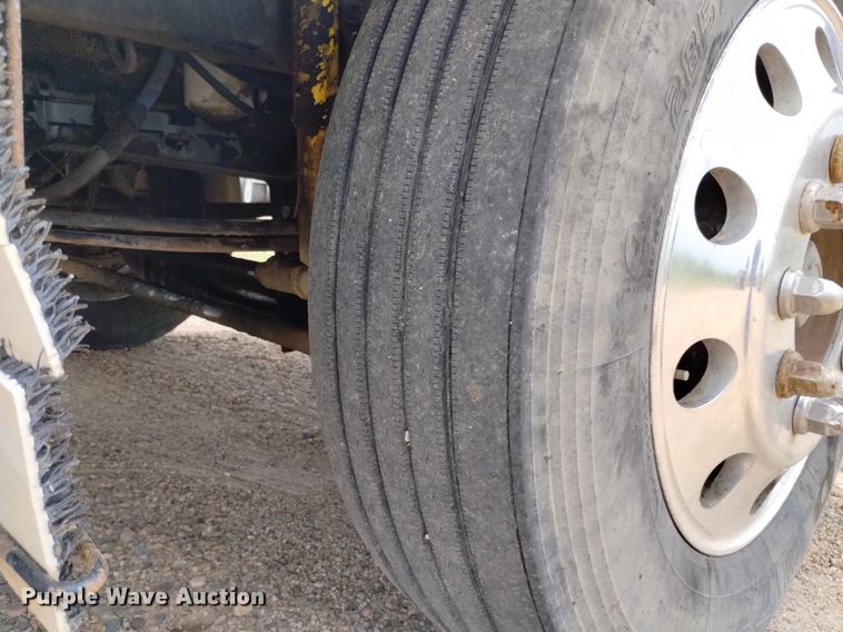 image for item DN6493 1999 Kenworth T800  semi truck