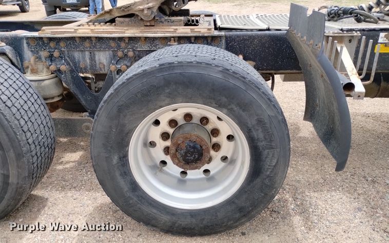 image for item DN6493 1999 Kenworth T800  semi truck