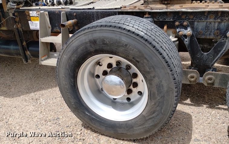 image for item DN6493 1999 Kenworth T800  semi truck