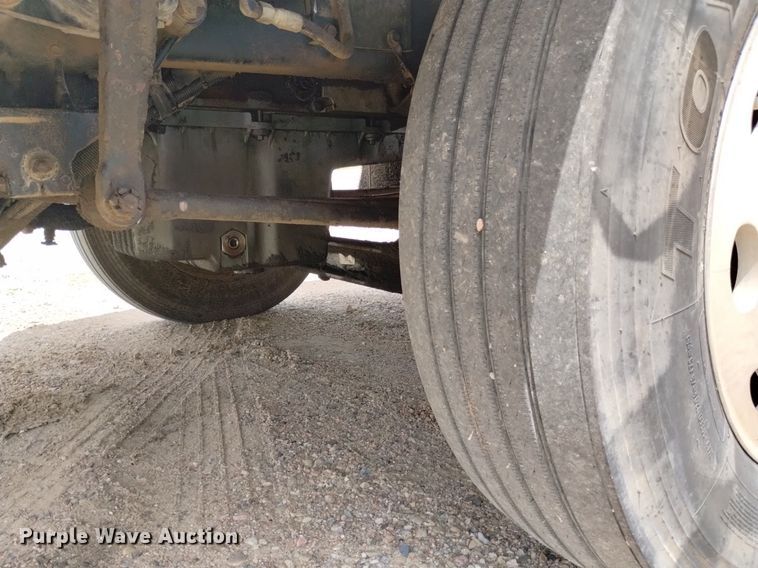 image for item DN6493 1999 Kenworth T800  semi truck