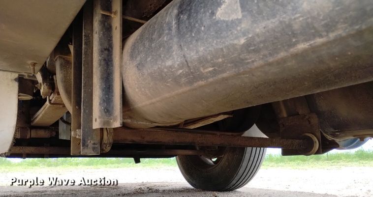 image for item DN6493 1999 Kenworth T800  semi truck