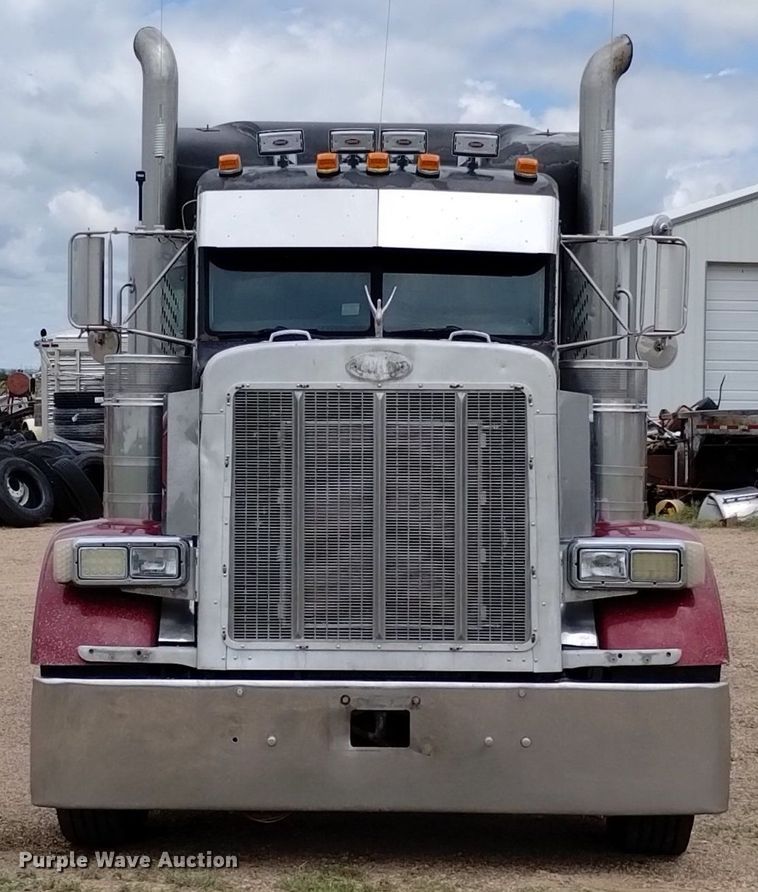 image for item DN6494 2003 Peterbilt 379  semi truck