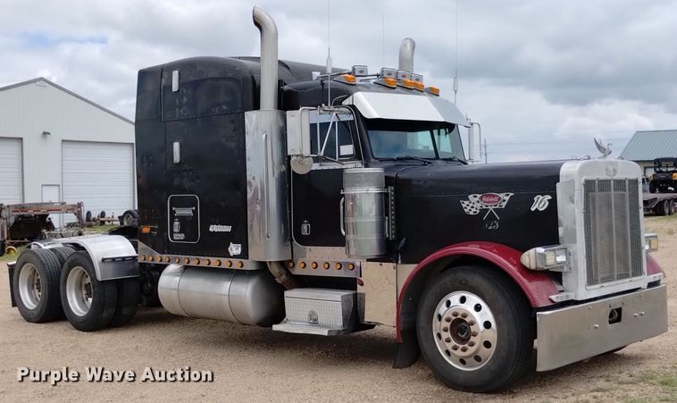 image for item DN6494 2003 Peterbilt 379  semi truck