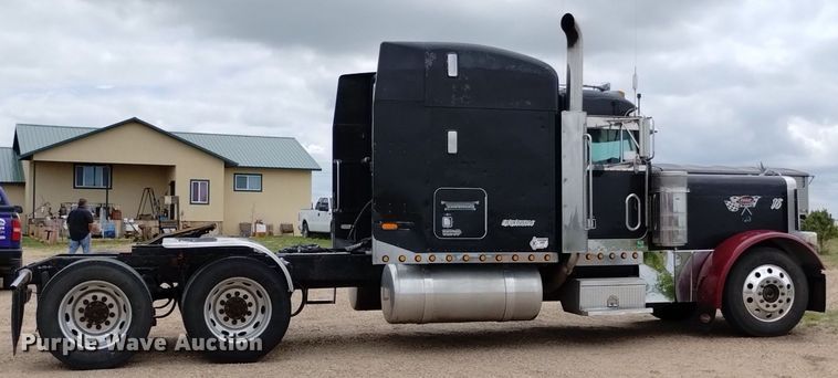 image for item DN6494 2003 Peterbilt 379  semi truck