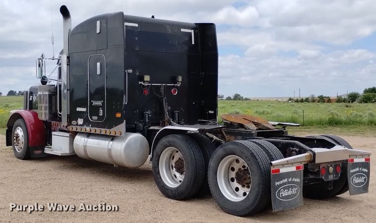 image for item DN6494 2003 Peterbilt 379  semi truck
