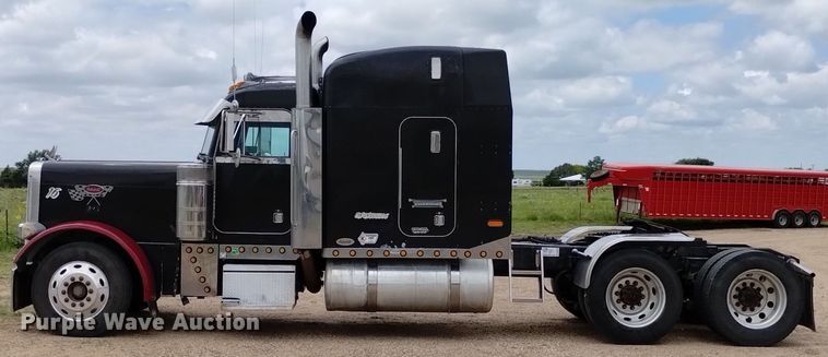 image for item DN6494 2003 Peterbilt 379  semi truck