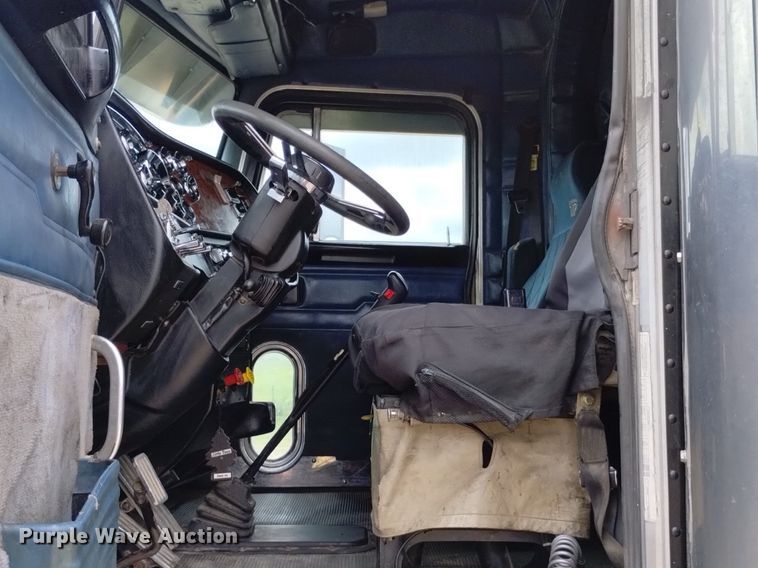 image for item DN6494 2003 Peterbilt 379  semi truck