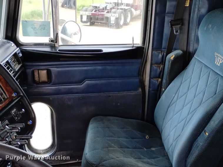 image for item DN6494 2003 Peterbilt 379  semi truck