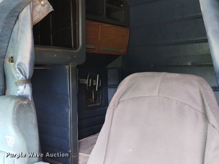 image for item DN6494 2003 Peterbilt 379  semi truck