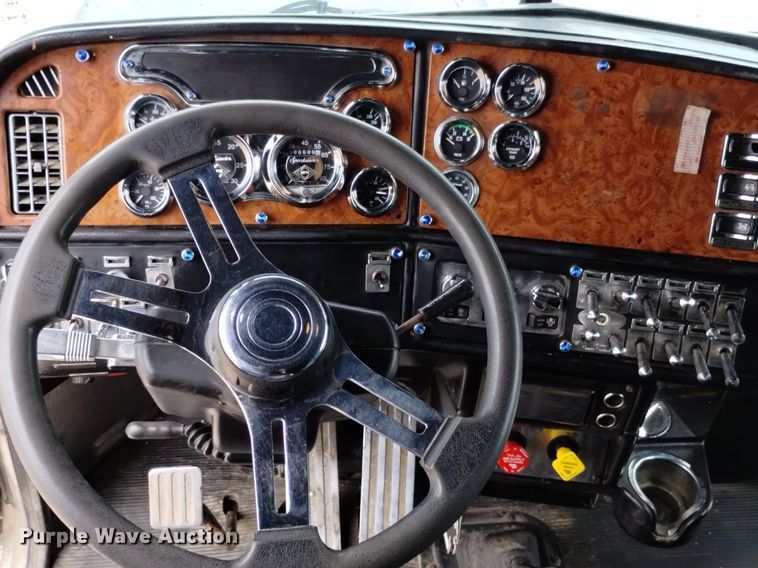 image for item DN6494 2003 Peterbilt 379  semi truck