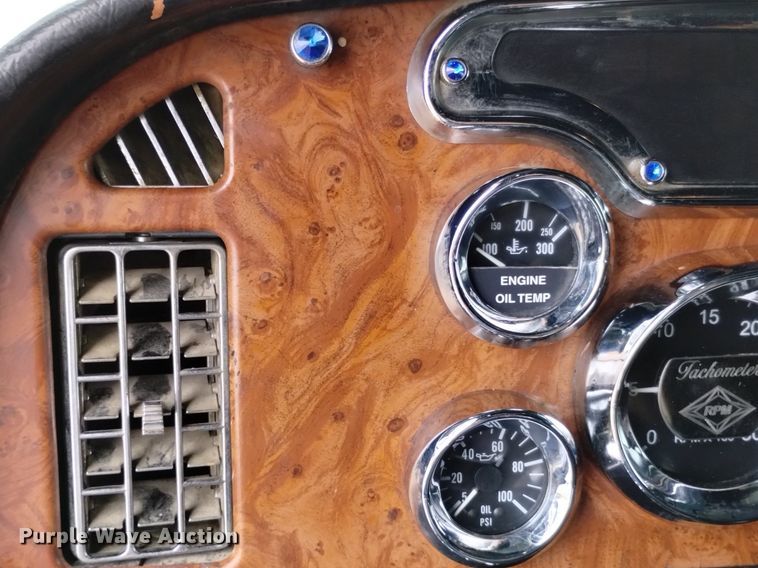 image for item DN6494 2003 Peterbilt 379  semi truck