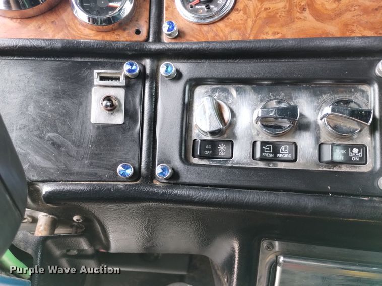 image for item DN6494 2003 Peterbilt 379  semi truck